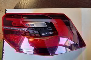 VW GOLF VIII GTI LAMPA TYŁ P/L 5H0945208A/5H0945207A USZKODZONE