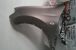 NISSAN QASHQAI J10+2 BŁOTNIK PRZÓD LEWY C30G