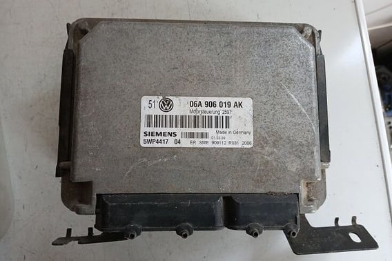 VW GOLF IV MODUŁ STEROWNIK SILNIKA 06A906019AK