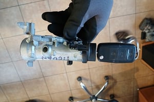 VW TIGUAN I STACYJKA Z KLUCZYKIEM 1K0905851