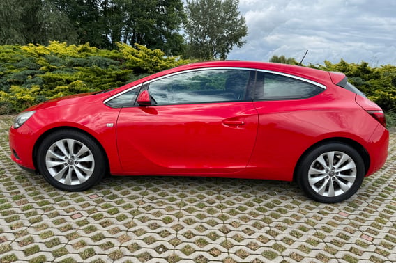 Opel Astra Coupe 2012