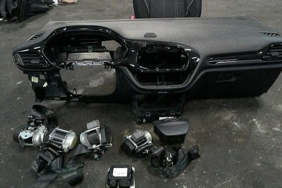 FORD FIESTA MK8 KONSOLA DESKA AIRBAG X2 PASY X4 ORYGINAŁ DEMONTAŻ