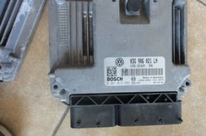 VW TOURAN GOLF V AUDI 1,9TDI KOMPUTER 03G906021LN