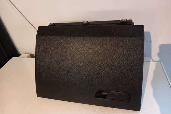 SEAT LEON III CUPRA SCHOWEK PASAŻERA 3C0035621