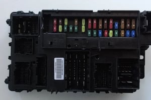 FORD S-MAX MK2 SKRZYNKA BEZPIECZNIKÓW FU5T15604BFB