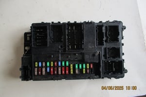 FORD MONDEO MK5 SKRZYNKA BEZPIECZNIKÓW GU5T15604BFD