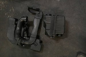 KIA RIO III 1,4 CVT REZONATOR+OBUDOWA FILTRA POWIETRZA 282121W150