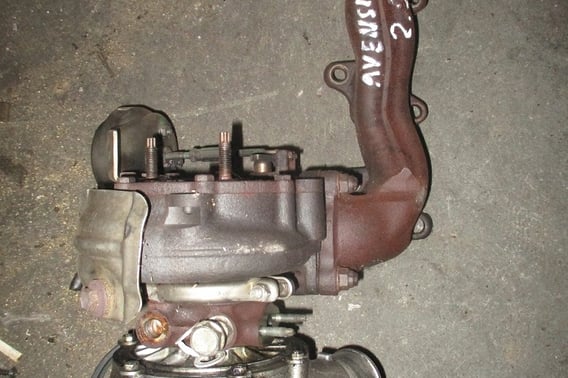 TOYOTA AVENSIS T25 2,2D-CAT TURBINA VB13