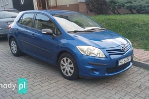 Toyota Auris Hatchback 2011