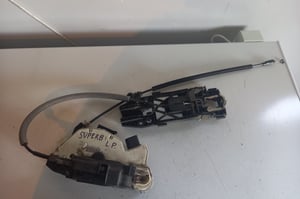 SKODA SUPERB I ZAMEK DRZWI PRZEDNICH LEWYCH 5N1837015E