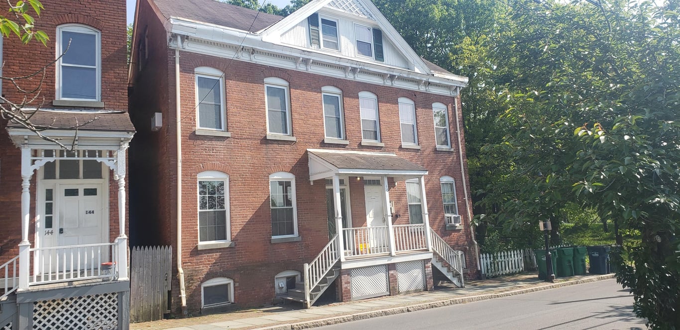 Exterior photograph of 140 Union Street, Poughkeepsie, NY 12601
