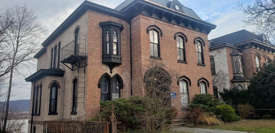 Exterior photograph of 226 Montgomery Street, Newburgh, New York