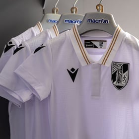 Kinder Vitória SC 2024/25 Heimkit
