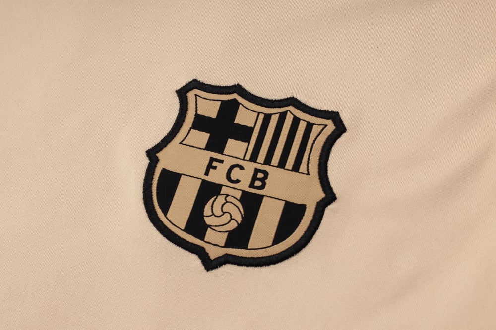 Barcelona Kurzarm-Trainingsanzug 2024/25 MEN535
