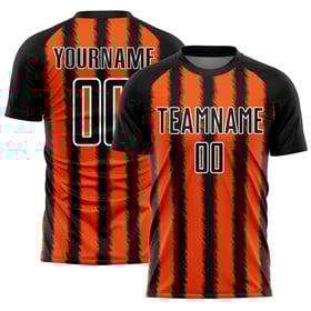 Camiseta de fútbol personalizada con sublimación de líneas negras, naranjas y blancas