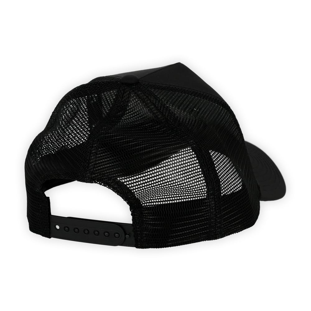 BVB Borussia Dortmund New Era Rainbow Trucker Kappe