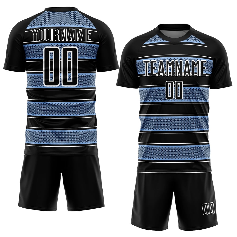 Camiseta de fútbol personalizada con sublimación de líneas y formas geométricas, color negro, azul claro y blanco