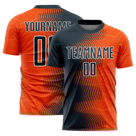 Maillot de football personnalisé à sublimation avec dégradé de flèches orange, bleu marine et blanc