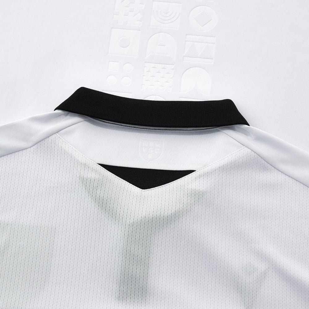 Kinder Vitória SC 2023/24 Heimtrikot