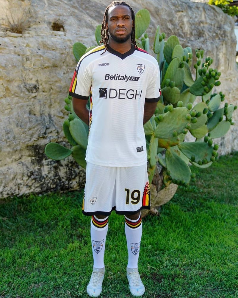 Men's Lecce 2024/25 Away Shorts