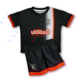Kind Luton Town 2024/25 Auswärtskit