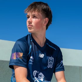 Barnens Newcastle Jets 2025/26 tredje tröja