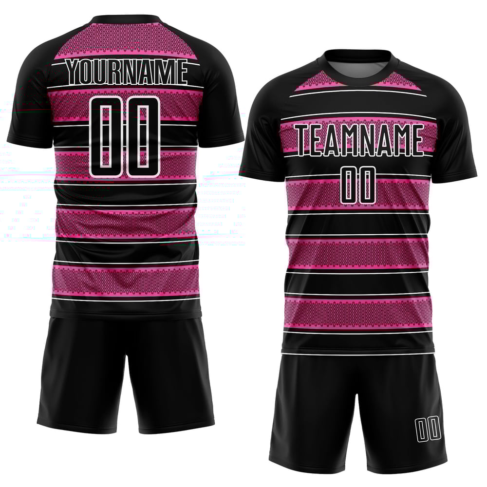 Camiseta de fútbol personalizada con sublimación de líneas y formas geométricas en negro, rosa y blanco