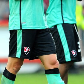 Kinder Cheltenham Town 2023/24 Auswärts Shorts