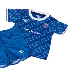 Kinder Carlisle United 2023/24 Heim Kit