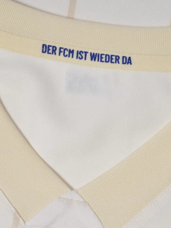 Herren 1. FC Magdeburg 2025/26 Auswärtstrikot