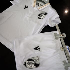 Kinder Vitória SC 2024/25 Heimkit