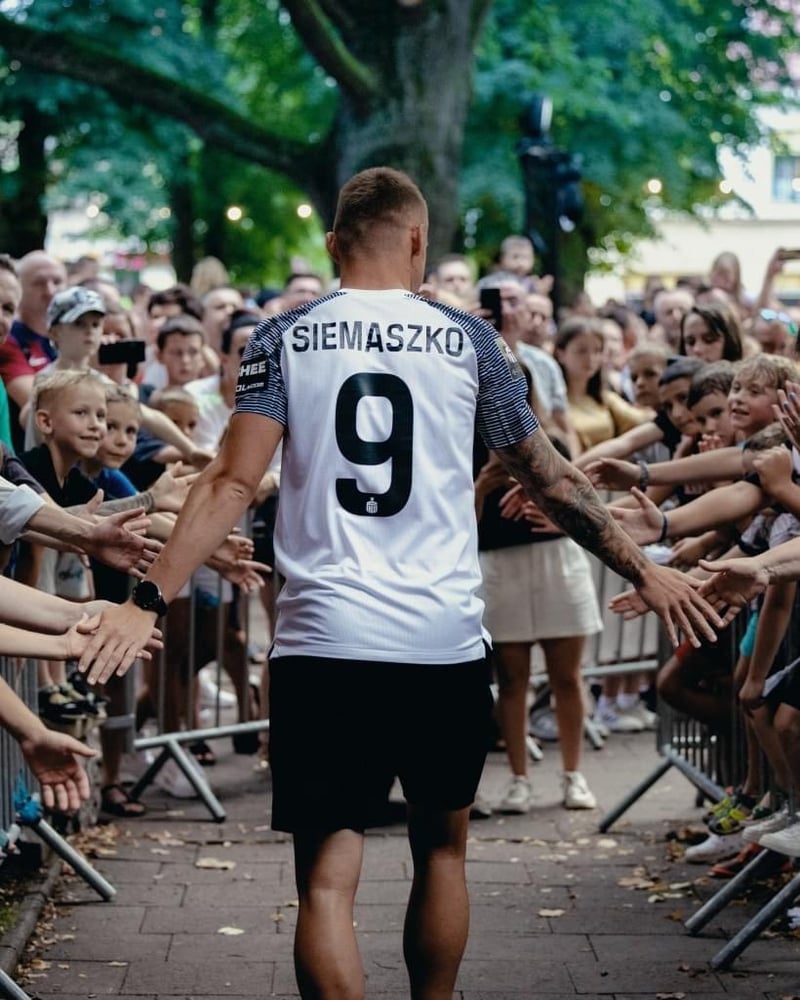 Herren Puszcza Niepołomice 2024/25 Heim Authentisches Shirt