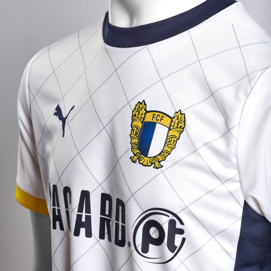 Kinder FC Famalicão 2024/25 Heimtrikot
