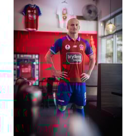 Barnens Newcastle Jets 2025/26 hemmatröja Australia Cup