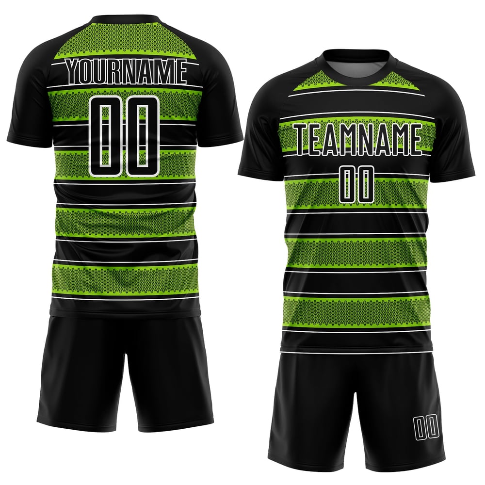 Camiseta de fútbol personalizada con sublimación de líneas y formas geométricas, color verde neón y blanco, en negro