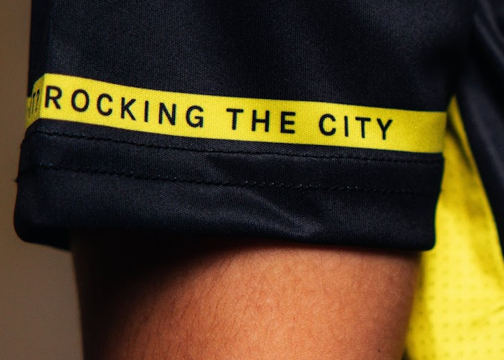 Herren Brentford 2025/26 Hard-Fi-CCTV-Sondertrikot