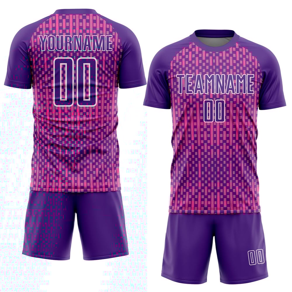 Camiseta personalizada de fútbol con diseño geométrico abstracto, color morado, rosa y blanco, con sublimación de formas