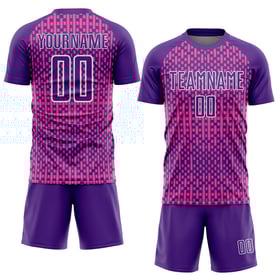 Camiseta personalizada de fútbol con diseño geométrico abstracto, color morado, rosa y blanco, con sublimación de formas