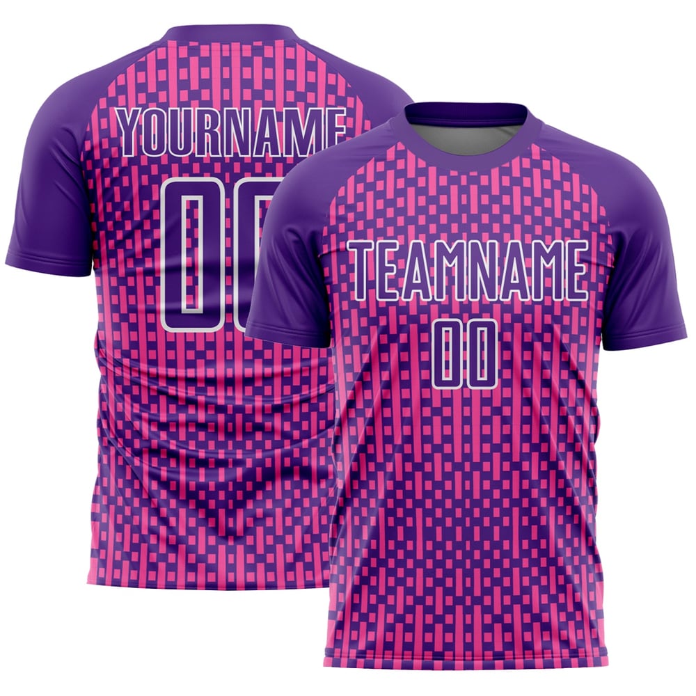 Camiseta personalizada de fútbol con diseño geométrico abstracto, color morado, rosa y blanco, con sublimación de formas