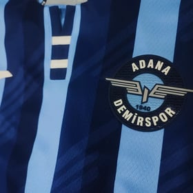 Kinder Adana Demirspor 2024/25 Heimtrikot