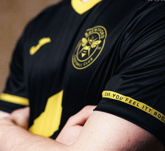 Herren Brentford 2025/26 Hard-Fi-CCTV-Sondertrikot