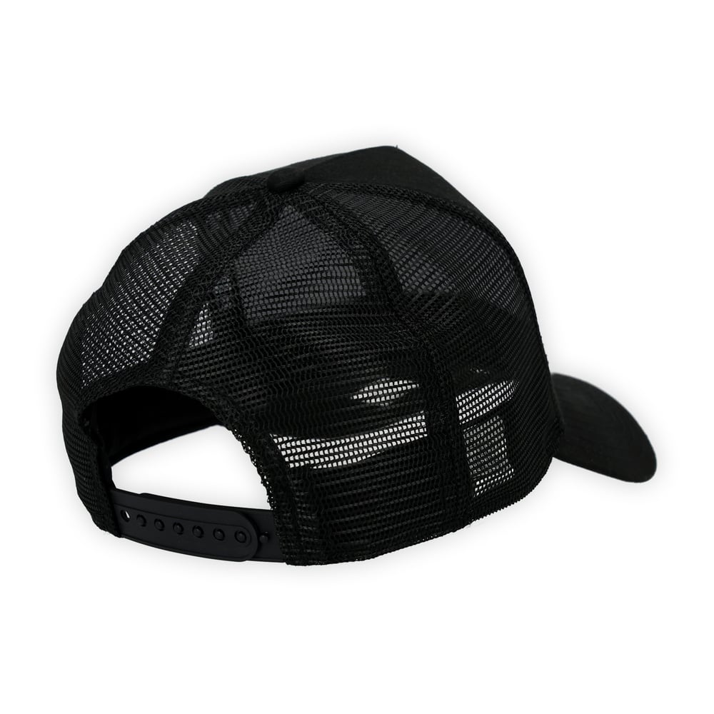 BVB Borussia Dortmund New Era Trucker Essentials Kappe