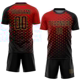 Uniforme de fútbol rojo personalizado, camiseta negra y dorada vieja sublimada