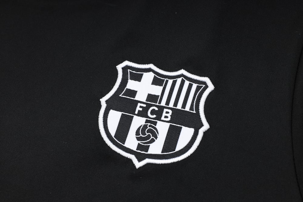 Barcelona Kurzarm-Trainingsanzug 2024/25 MEN534