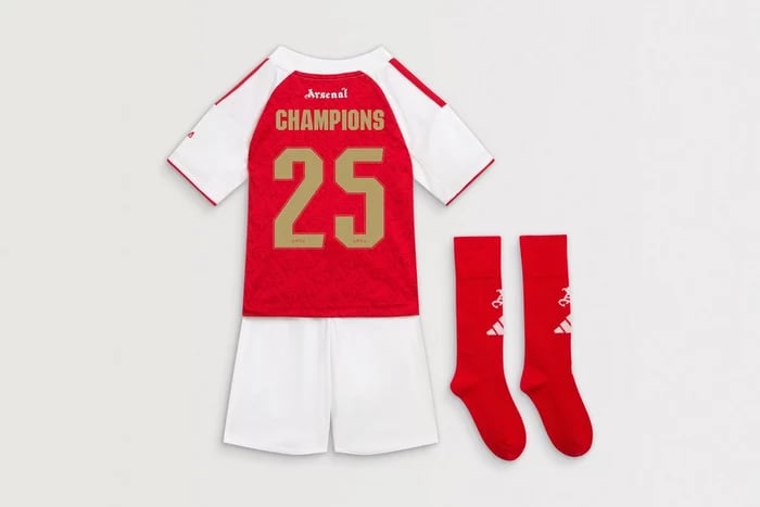 Kit Bambino Arsenal 2025/26 Home Campioni UWCL