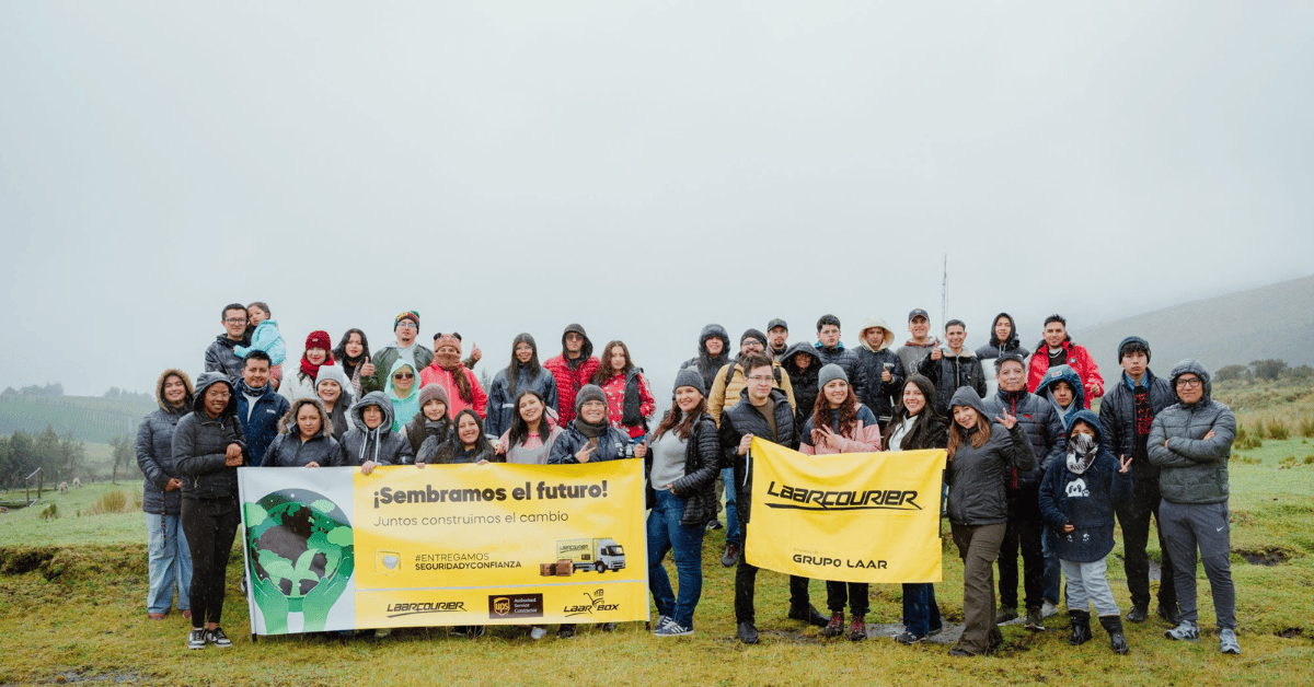 Compromiso verde: LAARCOURIER se suma a la reforestación en Loma Hurco.