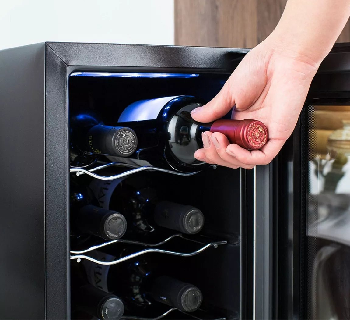 Electrolux Cava De Vinos │ 23 Litros │ 8 Botellas