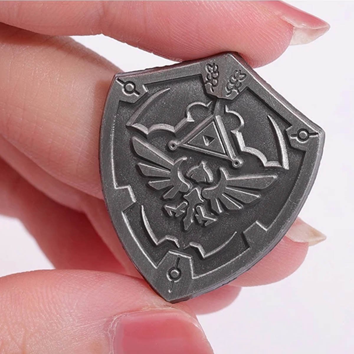 Zelda Pin Escudo Plateado Metálico