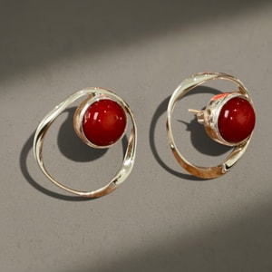 Arete Botón Rojo Círculo Plata