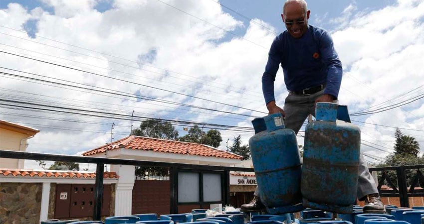 Los clientes deben dar sus datos personales para poder comprar gas